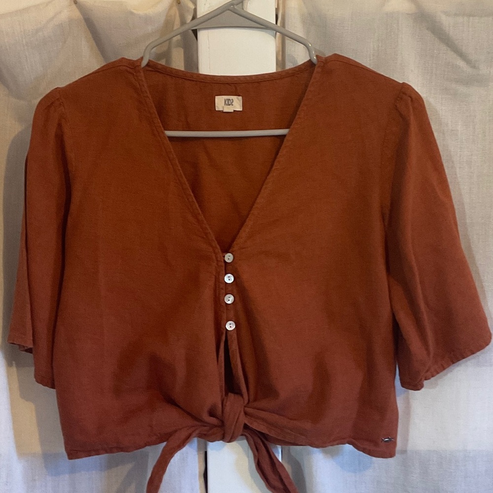 Rust Tie-Front V-Neck Button Crop Top